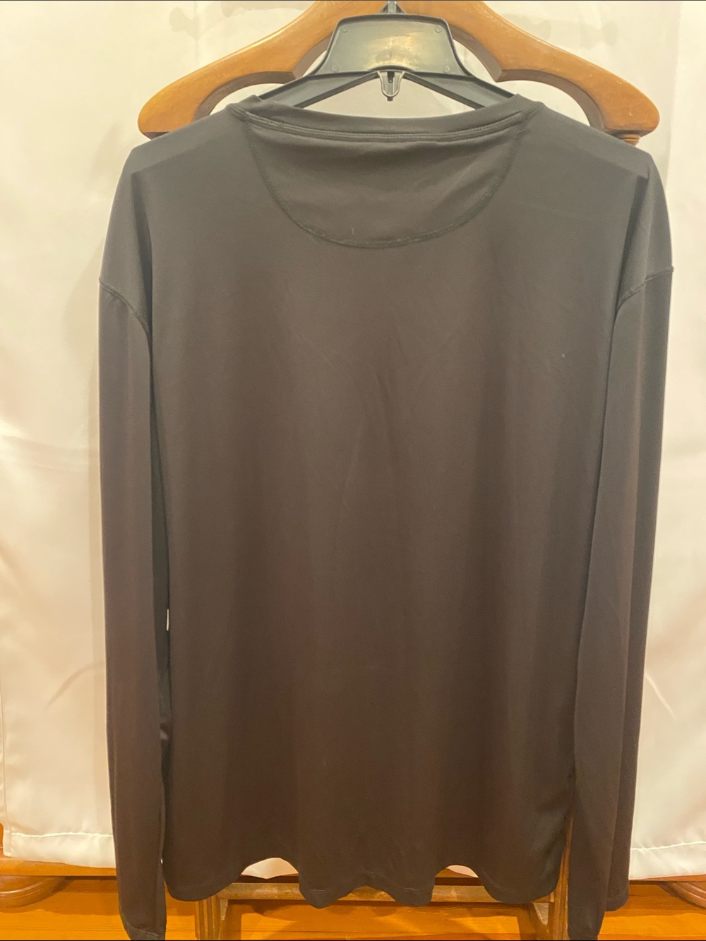 Southern Legends Men's Long-Sleeve Crewneck Shirt - Black with Subtle Logo - Picture 2 of 6
